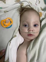 MUJER CON CELULAR EN MANO AUNQUE ESTES OCUPADA. SI DIOS ES PRIMERO EN TU  VIDA. AMÉN.