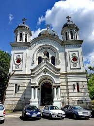 Mihai vodă, translatată de pe dealul din vecinătate și ascunsă după blocurile ceaușiste, iar dealul a fost „ras, pe locul lui fiind acum parcul izvor. Biserica Sfantul Nicolae Vladica Photo De Biserica Sfantul Nicolae Vladica Bucarest Tripadvisor
