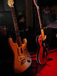 File Guitar Hero Custom Controllers Based On Squier Stratocaster Les Paul Jpg Wikimedia Commons
