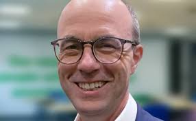 People news and analysis articles