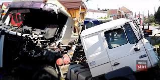 Trei accidente rutiere au avut loc sâmbătă dimineaţa în capitală. Azi Accident Grav Intre 2 Tir Uri Si Un Autoturism Video Mures Stiri