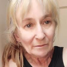 Lynette Berry's Instagram, Twitter & Facebook