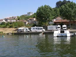 Muito próximo fica a praia fluvial do castelo e a possibilidade de fazer caminhadas, kayak, passeios barco. Ilha Dos Amores Castelo Castelo De Paiva Autocaravanista