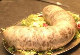 Plamanii, inima si splina porcului 1/2 kg carne de la ceafa 1/2 kg slanina de la gusa (optional se pot inlocui cu jumatate din capul porcului) 200 g sorici 100 g orez 2 cepe sare, piper macinat, 1. Caltabos De Craciun