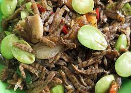 Dengan bumbu yang minimalis, aduh enaknya.gak perlu lauk lain, minim 2 piring nasi panas selalu habis ludes dalam sekejab 😁.penja sejenis ikan yang. Resep Tumis Penja Pete Oleh Damira Djamaluddin Cookpad