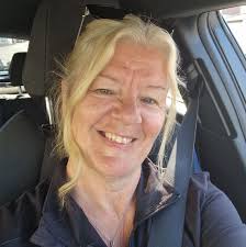 Right Guys Reviews updated their profile picture.