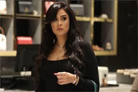 وبوسي شلبي أسود في أبيض بـ القاهرة السينمائي خطفت 3 مذيعات الأنظار فى حفل افتتاح مهرجان القاهرة السينمائى الدولى والذى من المقرر ان تستمر فعاليات دورته الـ 41 حتى 29 نوفمبر الحالى. Ø¨ÙˆØ³ÙŠ Ø´Ù„Ø¨ÙŠ ØªØ«ÙŠØ± ØºØ¶Ø¨ ÙŠØ§Ø³Ù…ÙŠÙ† Ø¹Ø¨Ø¯ Ø§Ù„Ø¹Ø²ÙŠØ² ÙˆØ§Ù„Ø¬Ù…Ù‡ÙˆØ± ÙˆØ­Ø´ Ø§Ù„ÙƒÙˆÙ† ÙÙŠ ÙƒÙØ© ØªØ§Ù†ÙŠØ© Ø¨ÙˆØ§Ø¨Ø© Ø£Ø®Ø¨Ø§Ø± Ø§Ù„ÙŠÙˆÙ… Ø§Ù„Ø¥Ù„ÙƒØªØ±ÙˆÙ†ÙŠØ©