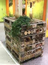 Tour Abri A Insectes En Palettes Salon International De L Agriculture Paris 15e 75 Bienenhotel Insektenhotel Gartendekor