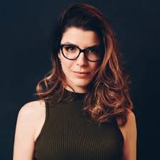 Lara Brenner Queiroz (@larabrennerq)