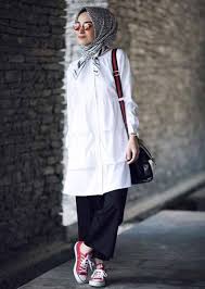 Outfit ke pantai untuk perempuan berhijab (foto: Inspirasi Fashion Style Hijab Untuk Kuliah Bagi Mahasiswi Muslimah Blog Unik