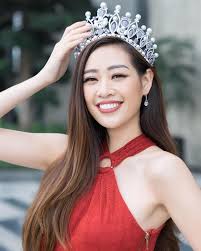 Dù lập kỷ lục giành được số phiếu bầu cao lịch sử tại miss universe cũng như có phần trình diễn xuất sắc nhưng may mắn chưa. Tiá»ƒu Sá»­ Hoa Háº­u Khanh Van Tá»± Hao Dan Tá»™c Táº¡i Hoa Háº­u Tháº¿ Giá»›i