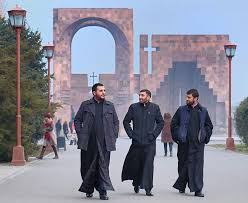 Despre biserica densus din transilvania circula mai multe variante legate de vechimea acesteia: Cea Mai Veche Biserica Din Lume Etchmiadzin Armenia Ionita S