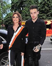 Distractibility occurs when attention is uncontrollably diverted to another activity or sensation. Cheryl In Loose Fitting Shirt And Trousers With Boyfriend Liam Payne For Dinner In London Daily Mail Online