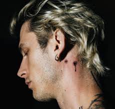 Vampire, bats and the entire stuff of legends: Bugs Bunny S Sidekick On Twitter Irrefutable Proof That Machine Gun Kelly Is A Vampire A Thread
