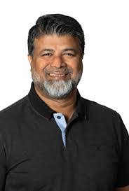 Lauri Paul's Instagram, Twitter & Facebook