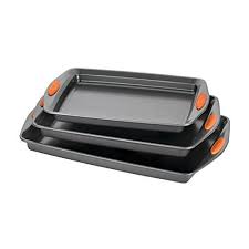 Rachael Ray Yum O Nonstick Bakeware 3 Piece Oven Lovin Cookie Pan Set Gray With Orange Silicone Grips Nonstick Bakeware Bakeware Set Pan Set