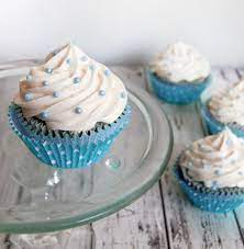 It S A Boy Blue And White Themed Cupcakes For Baby Shower Dulces Para Baby Shower Cupcakes Originales Mesa De Postres De Baby Shower