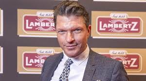 After becoming a film star in germany in the 1950s, krüger increasingly turned to roles in international films like hatari. Hardy Kruger Jr Will Sich Traum Mit Seinem Vater Erfullen
