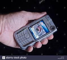 Nokia 6680 3 Handy mit mobile TV-Dienst ...