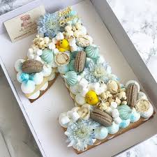 אין לזה סוף ואין מתוק מזה לחגוג את גיל שנה Happy 1st Birthday Boy Gargeran Chocola Boys First Birthday Cake Number Birthday Cakes Birthday Cake Kids