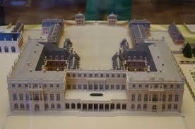 Versailles Le Chateau De Versailles Avant La Construction De La Grande Galerie Des Glaces Maquette Chateau France Palace Of Versailles French Architecture