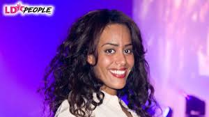 Amel bent lyrics with translations: Amel Bent This Detail Shocks Her Fans She Takes Her Photo And Speaks Archyde