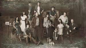 Modern Family Season 10 Promo Cast Promotional Photos Poster Interview Modern Family Modern Family Tv Show Family Tv