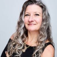 Deanna Gamble's Instagram, Twitter & Facebook