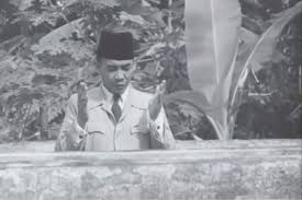 Semasa hidupnya, soekarno paling dikenal sebagai pemimpin perjuangan negara baik dari jajahan belanda maupun jepang. Biografi Singkat Soekarno Singa Podium Yang Jadi Presiden Pertama