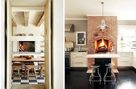 Si cerramos los ojos y nos imaginamos un salón con una chimenea encendida, nos viene a la cabeza imágenes, como el. Cocinas Con Chimenea En Ambientes Rusticos Y Urbanos Decoora