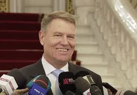 Presedintele klaus iohannis a anuntat din gara din amsterdam, la cotroceni: Iohannis Raspuns Fabulos Cand A Fost Intrebat De Un Tanar De Ce Merita Sa Fie Votat Din Nou Aktual24