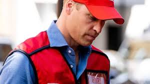 Prince William sells 'The Big Issue'