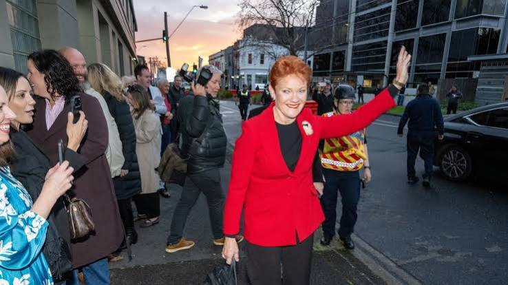 Pauline Hanson mobbed by protesters at One Nation Victoria launch | The Australian