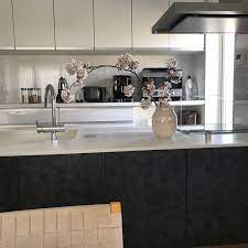 ラクシーナ フロートアイランド ペニンシュラキッチン ケーラーオマジオ バーミキュラライスポット シンプルモダン モノトーン グローエ ヴィンテージメタル ペニンシュラキッチン ヴィンテージメタル リビング キッチン