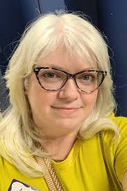 Laura Towner's Instagram, Twitter & Facebook