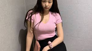 After making an explosive debut in 2016, blackpink's popularity continues to skyrocket not just in korea, but all around the globe. Blackpink Jennie Style And Outfits Lugako
