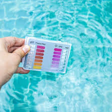 Die Grundlage Einer Guten Wasserqualitat Im Swimmingpool Ist Der Neutrale Ph Wert Dieser Kann Mit Speziellen Pooltestern Gepr In 2020 Ph Wert Poolreinigung Poolwasser