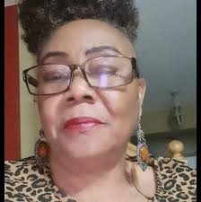 LA RÉCITATION DU CHAPELET* 1. Un signe de croix : C'est au nom de la  Trinité que la prière commence. 2. La foi de l'Eglise : Le sens du chapelet  est de