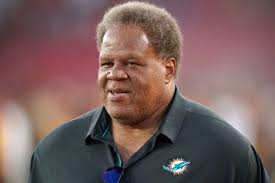 Dolphins executive a favorite to become Titans' next GM