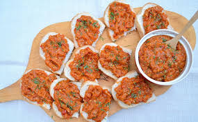 Se coc direct pe flacăra aragazului sau pe grătar. ZacuscÄƒ De Vinete DupÄƒ ReÈ›eta ClasicÄƒ A Bunicilor Ea Md