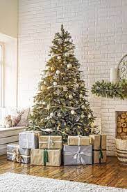 How To Properly Hang Lights From Your Christmas Tree Christmas Tree Decorating Guide