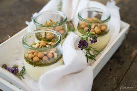 Rezept Parmesan Panna Cotta Mit Basilikumpesto Und Backerbsen Rezept Basilikumpesto Rezepte Panna Cotta