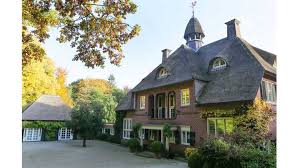 The weeknd is zo verliefd op het huis, dat hij 70 miljoen dollar bood. Nederlandse Tv Goeroe Reinout Oerlemans Haalt Z N Riante Villa In Laren Uit De Verkoop Pure Luxe