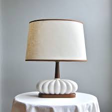 Mid Century Modern Table Lamp White Ceramic And Walnut 1960s With Images Mid Century Modern Table Lamps Mid Century Modern Table Mid Century Lamp