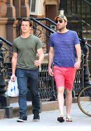 Listen to jonathan groff on spotify. Zachary Quinto Jonathan Groff Ein Paar Iqueerclub