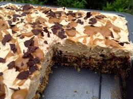 Den besonderen karamellgeschmack bekommt dieser nusskuchen durch die karamellisierte kaffeesahne, welche in. Karamell Nuss Kuchen Kuchen Caramel Kuchen Kuchen Ohne Backen