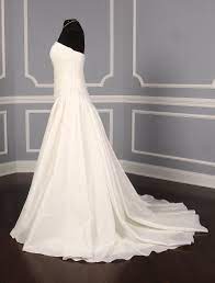 Discounted Designer Wedding Dresses Up To 90 Off Retail Your Dream Dress Discount Designer Wedding Dresses Fit And Flare Wedding Dress Pronovias Wedding Dress