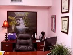 Ingin merombak cat tembok kantor maupun area home office agar lebih menarik dan bikin produktif? Inspirasi Terkini 30 Warna Cat Interior Kantor