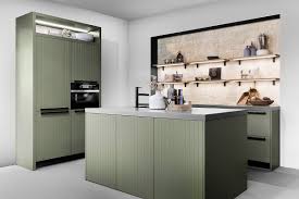 Moderne landhausküche in weiß von häcker küchen mit kochinsel, bora kochfeld und neff elektrogeräten | küchenhaus thiemann aus overath bei köln, bonn, bergisch gladbach ✔ persönliche küchenberatung + küchenplanung im küchenstudio mit eigener schreinerei ✔ einbauküchen von. Moderne Landhauskuche Mit Kochinsel