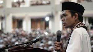 Dalam biografi ustadz adi hidayat diketahui bahwa popularitasnya sebagai seorang pendakwah sedang menanjak. Apa Hukum Mengucapkan Selamat Natal Menurut Ustadz Abdul Somad Adi Hidayat Hingga Quraish Shihab Pos Kupang